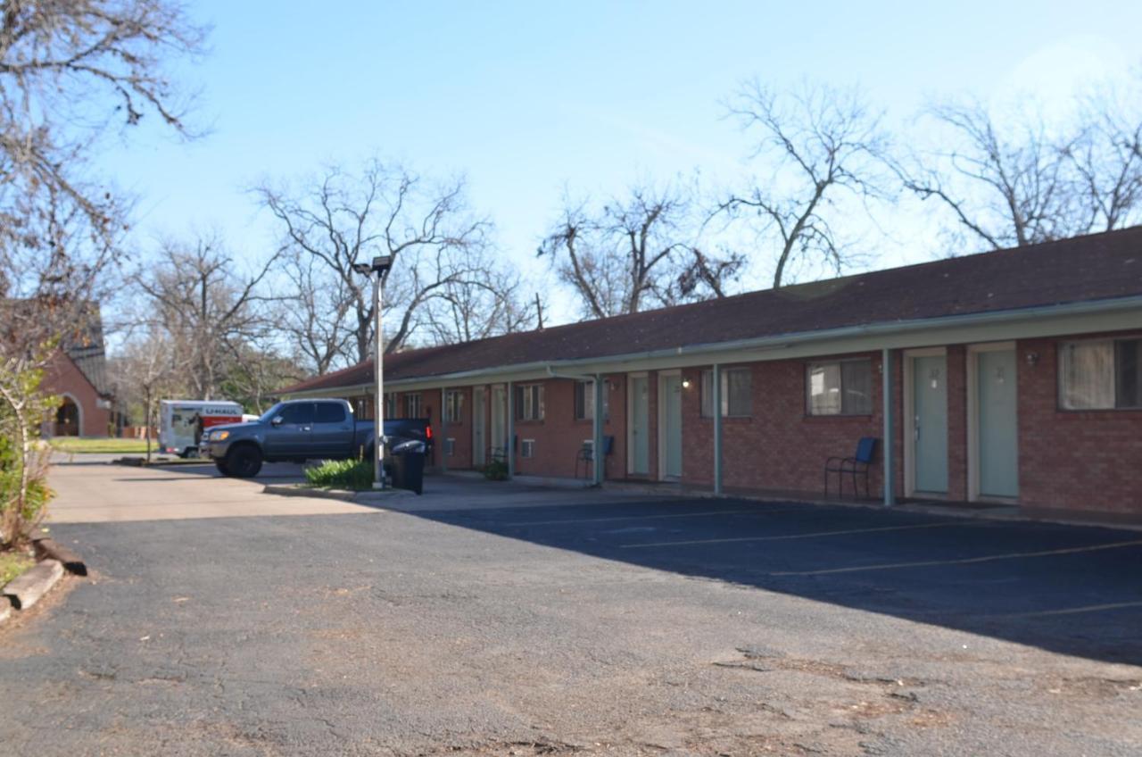 The Oak Motel Ла Грейндж Екстериор снимка